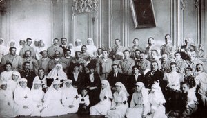 Tsarine Maria Fiodorovna de Russie visitant un hôpital à Kiev, 1915 - Unbekannt