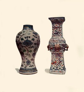 Deux vases en porcelaine émaillée, chinois, 15e-17e siècles - Unbekannt