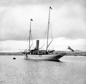 Royaume-Uni : Un yacht à vapeur au mouillage. vers 1890 - Unbekannt