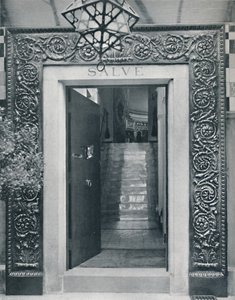 Vue dans le studio de Sir L. Alma-Tadema à travers la porte d
