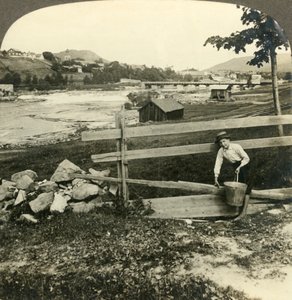 Église de village et maisons de Kongsberg, au bord des rapides de Laagen, Norvège, vers 1905 - Unbekannt