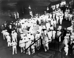 Visiteurs au port de Doumen, Saïgon, Vietnam, 1900