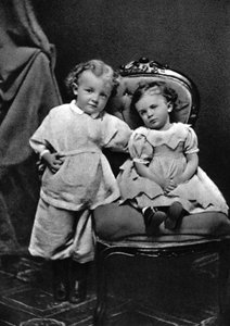 Vladimir Ilitch Lénine, leader révolutionnaire bolchevique russe, à 4 ans, avec sa sœur Olga, 1874 - Unbekannt