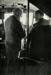 Winston Churchill parlant au capitaine Shakespeare de l