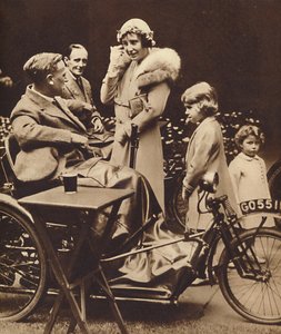 Avec des anciens combattants handicapés, vers 1936, 1937 - Unbekannt