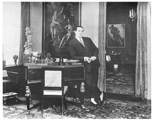 Wolfgang Gurlitt dans le bureau de sa galerie à la Potsdamer Strasse, Berlin, vers 1925 - Unbekannt