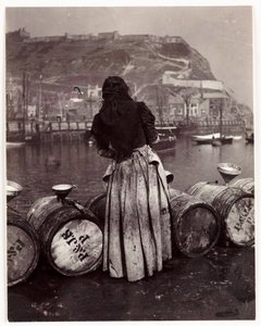 Femme et barils, port de Whitby, vers 1905 - Unbekannt