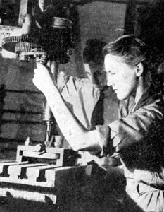 Femme ouvrière en armement, Seconde Guerre mondiale - Unbekannt