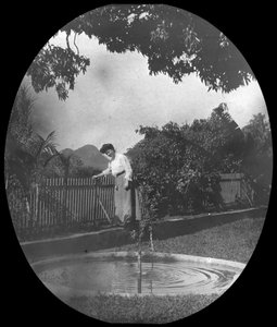 Femme près d