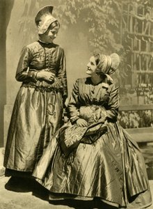 Femmes en costume traditionnel, Basse-Autriche, vers 1935