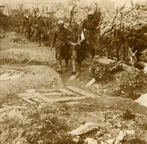 Infanterie française blessée arrivant au Château d