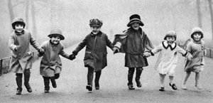 Jeunes enfants à Hyde Park, Londres