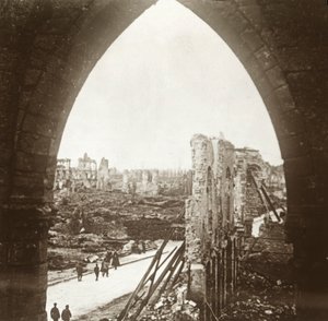 Ypres en ruines, Flandre, Belgique, vers 1914-1918