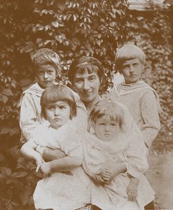 Zinaida Serebriakova avec ses enfants, années 1920 - Unbekannt