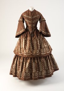 Robe en soie marron et crème avec volants, 1850s