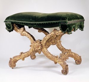 Tabouret en X de la Régence française (1700-1720), en bois doré avec siège rembourré, motif de feuilles et de flammes, tournesol à l