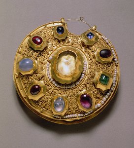 Médaillon Kolt, or serti de perles et de bijoux, cloisonné, émail, décoration en filigrane et granulation, Riazan, XIIe siècle