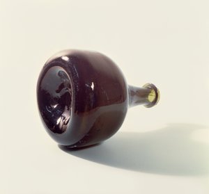 Bouteille de vin, (sur le côté pour montrer le fond concave), début du 18e siècle - Unbekannt Unbekannt
