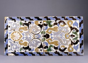 Panneau de carreaux de poterie Nasride cuerda seca, avec un design d