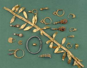 Collection de bijoux hellénistiques, byzantins et romains, y compris un diadème en feuille d