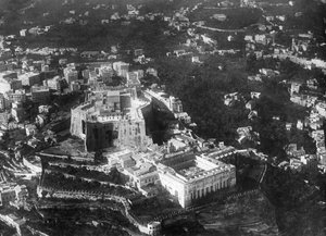 Vue aérienne de Naples, Italie montrant la forteresse médiévale Castel Sant