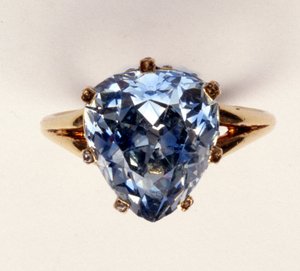 Bague antique à coupe fantaisie, le diamant bleu-gris pesant 5,45 carats, autrefois possédée par Marie-Antoinette - Unbekannt