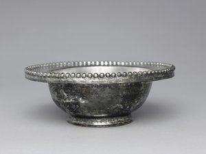 Bol avec bord perlé, 300-500