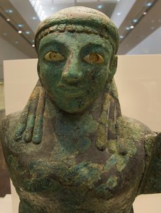 Figure féminine ailée en bronze (590 av. J.-C. - 580 av. J.-C.), Musée d