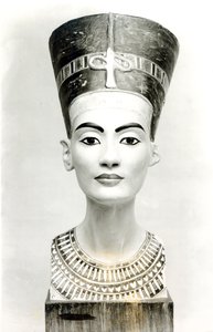 Buste de la reine Néfertiti, vue de face, copie du buste au musée égyptien, SMPK, Berlin - Unbekannt