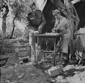 Atelier de réparation de charpentier des ingénieurs électriciens et mécaniciens, 8e armée, Italie - Unbekannt