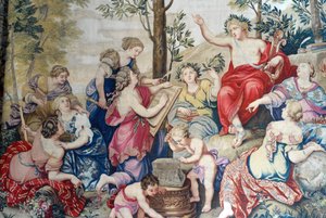 Château de Fontainebleau : (détail), draperie tissée pour Louis XIV à la manufacture des Gobelins à partir de 1687 après les grandes peintures de Pierre Mignard au Château de Saint Cloud pour Monsieur Philippe Duc d