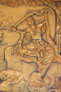 Pagode bouddhiste Chua Thiep Long. La Grande Tonsure : le Bouddha se coupe les cheveux avec son épée. Puis il change ses vêtements de prince pour une robe de mendiant. Ensuite, il commence sa quête de l