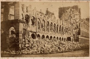 Commune de Paris (1871) : vue du Ministère des Finances après l
