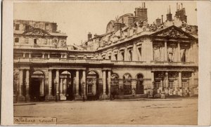 Commune de Paris (1871) : vue du Palais-Royal après l