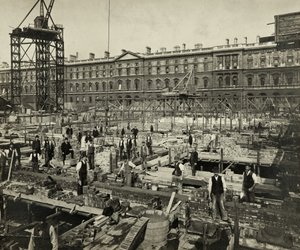 Construction des nouveaux bureaux du gouvernement, Great George Street, Westminster, Londres, 24 septembre 1902, Royaume-Uni - Unbekannter Künstler