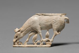 Plaque décorative : Cerf broutant, 900-800 av. J.-C. - Unbekannt