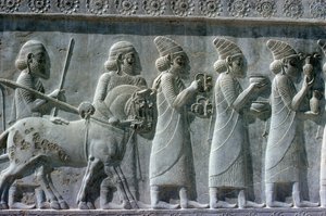 Détail de la frise en relief sur l