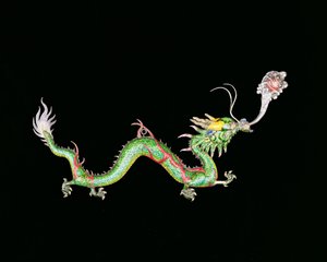 Dragon poursuivant une perle enflammée, détail décoratif de la base d