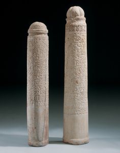 Stèles funéraires colonnaires fatimides, vers 11ème siècle - Unbekannt