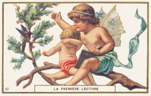 Première lecture, fond blanc. Chromolithographie publicitaire représentant deux enfants assis sur une branche. Le plus grand, avec des ailes dans le dos (un ange ?) tient un abécédaire ouvert dans une main ; de l