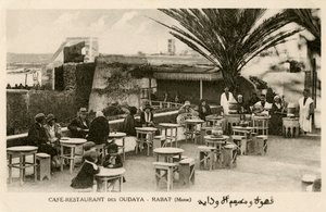 Français et Marocains au Café Oudaya, Rabat - Unbekannter Künstler