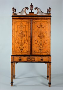 Cabinet Craven de George III, bois de satin et marqueterie, sur pied - Unbekannt