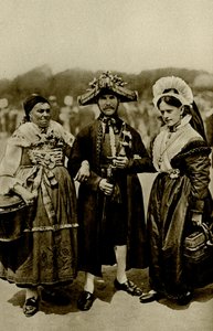 Allemagne. Gens des Hautes-Alpes bavaroises en costumes médiévaux coûteux. 1920 - Unbekannt