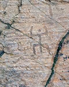 Figures humaines, gravures rupestres dans le parc national d