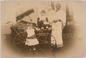 Ayah indienne avec ses charges européennes, vers 1870 - Unbekannt