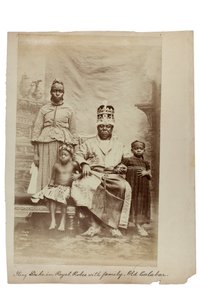 Roi Duke en robes royales avec sa famille, Old Calabar, Nigeria, vers 1890
