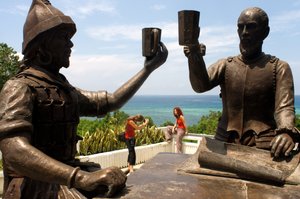 Monument appelé Sanduguan ou rituel du sang où un toast avec du sang est mis en scène entre le conquistador espagnol Miguel López de Legazpi et le Sikatuna philippin formalisant le premier accord de paix. Bool, Bohol, 2019 - Unbekannt