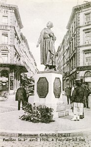 Monument à Bruxelles commémorant Gabrielle Petit, vers 1925 - Unbekannt