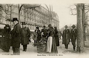 Métro de Paris - entrée avec arche art nouveau