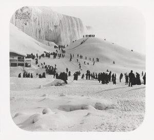 Les gens profitant de la neige